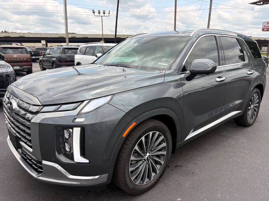 Used 2025 Hyundai Palisade Calligraphy AWD/4WD image 3