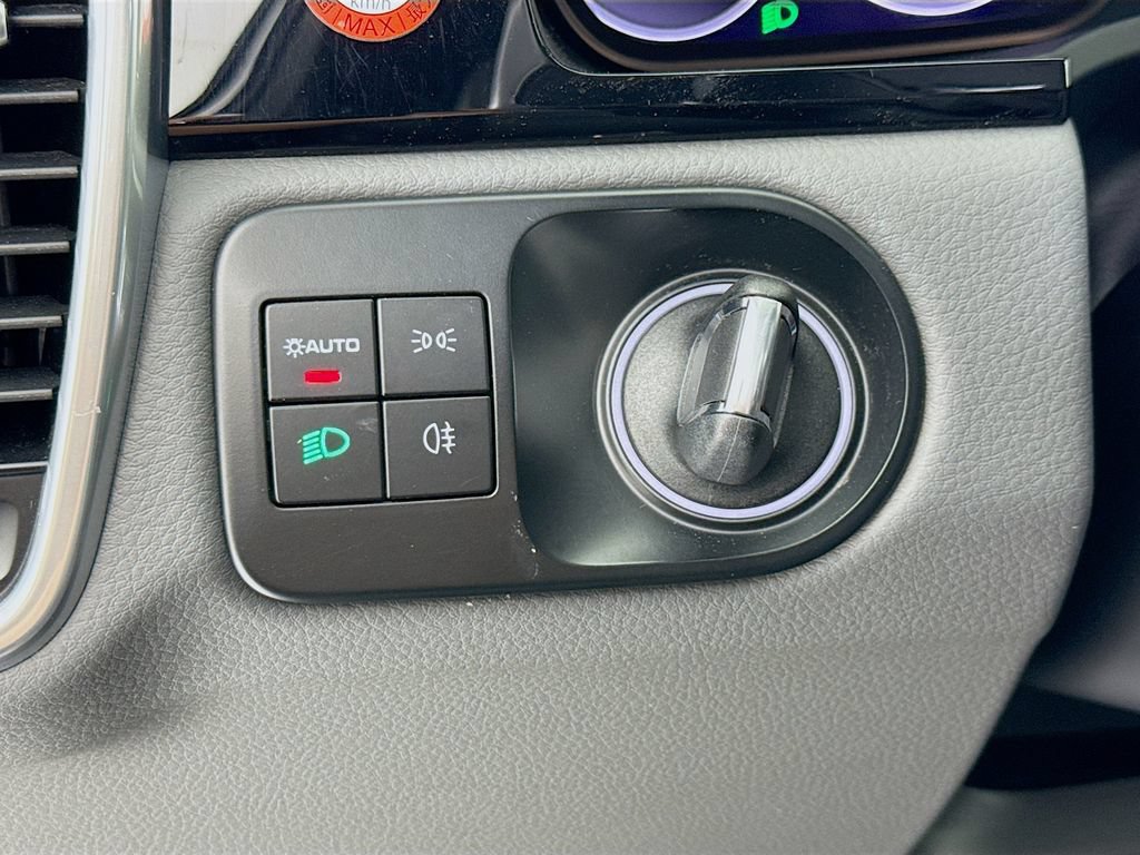 Certified 2023 Porsche Cayenne AWD/4WD image 13