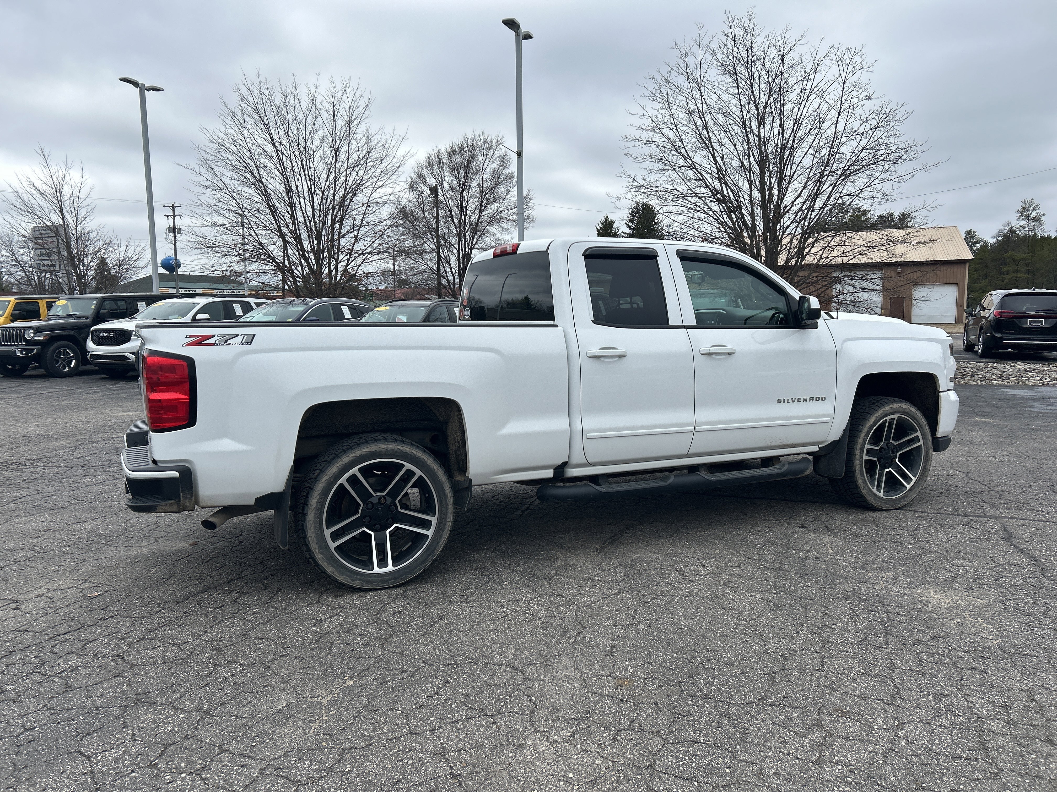 Used 2019 Chevrolet Silverado 1500 LT w/ LPO, Black Pack AWD/4WD image 4