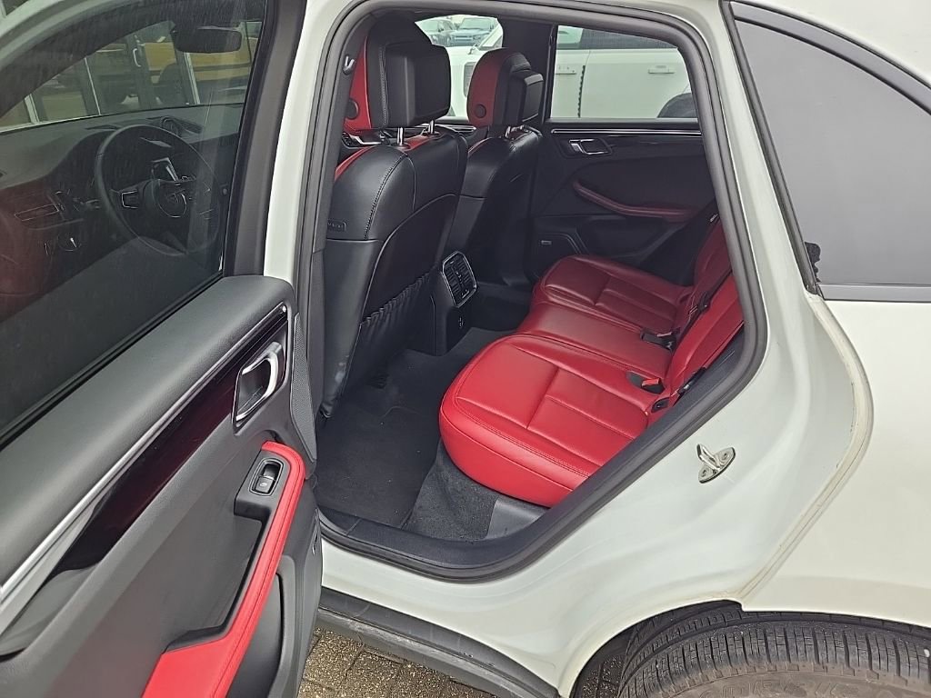 Used 2024 Porsche Macan Base image 17