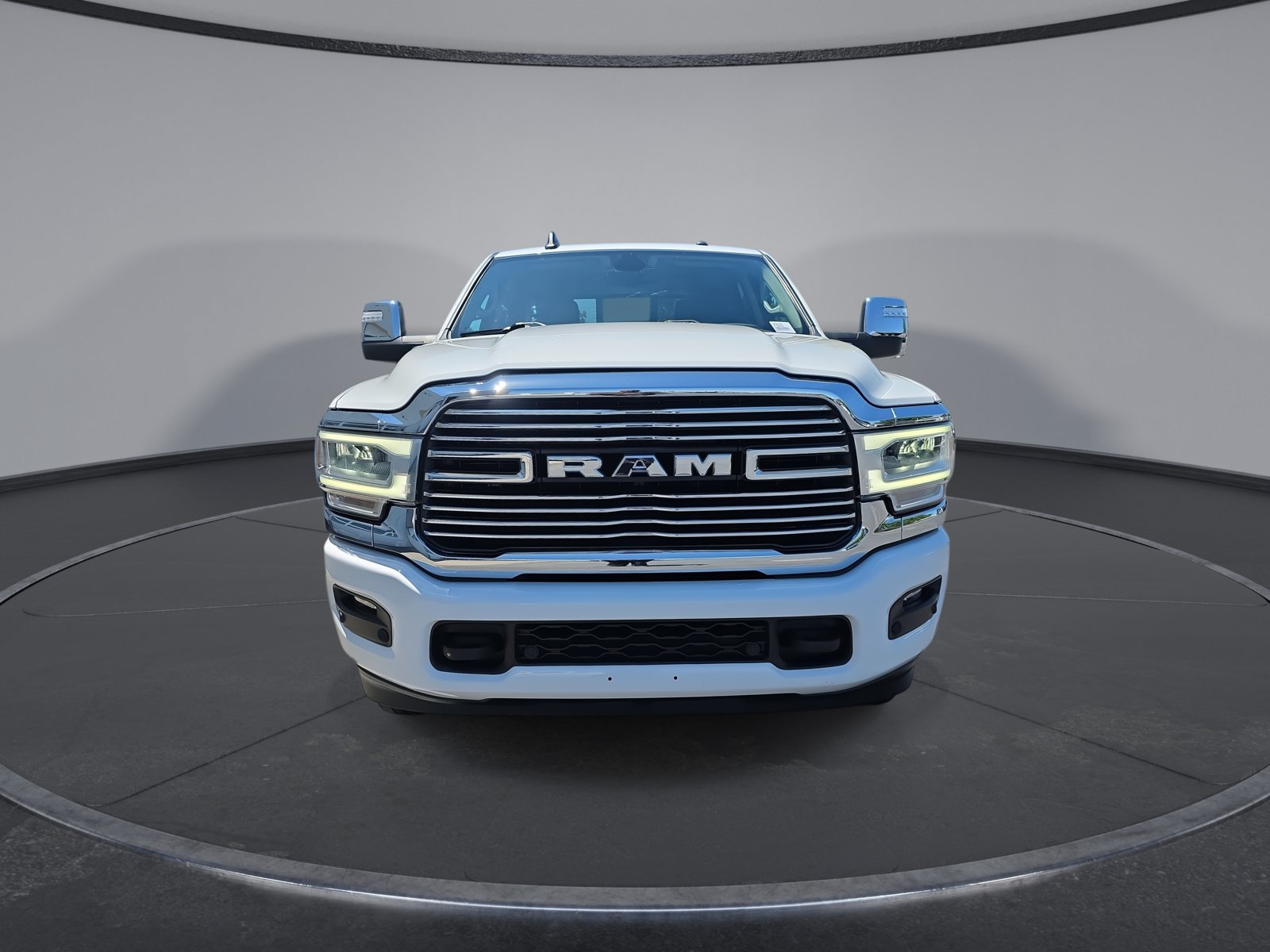 Used 2024 RAM 2500 Laramie AWD/4WD image 16