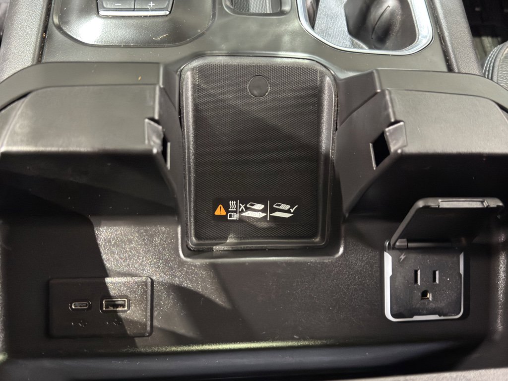 Used 2025 GMC Sierra 3500 Denali w/ Denali Reserve Package image 40