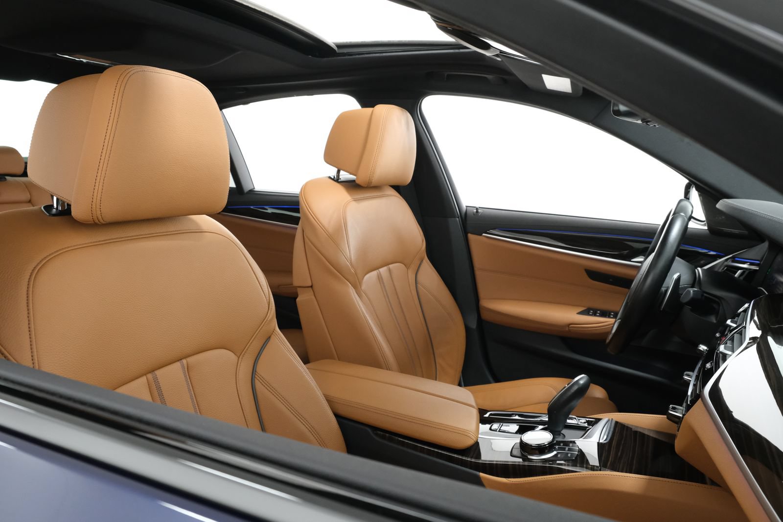 Used 2023 BMW M550i xDrive w/ Executive Package AWD/4WD image 41