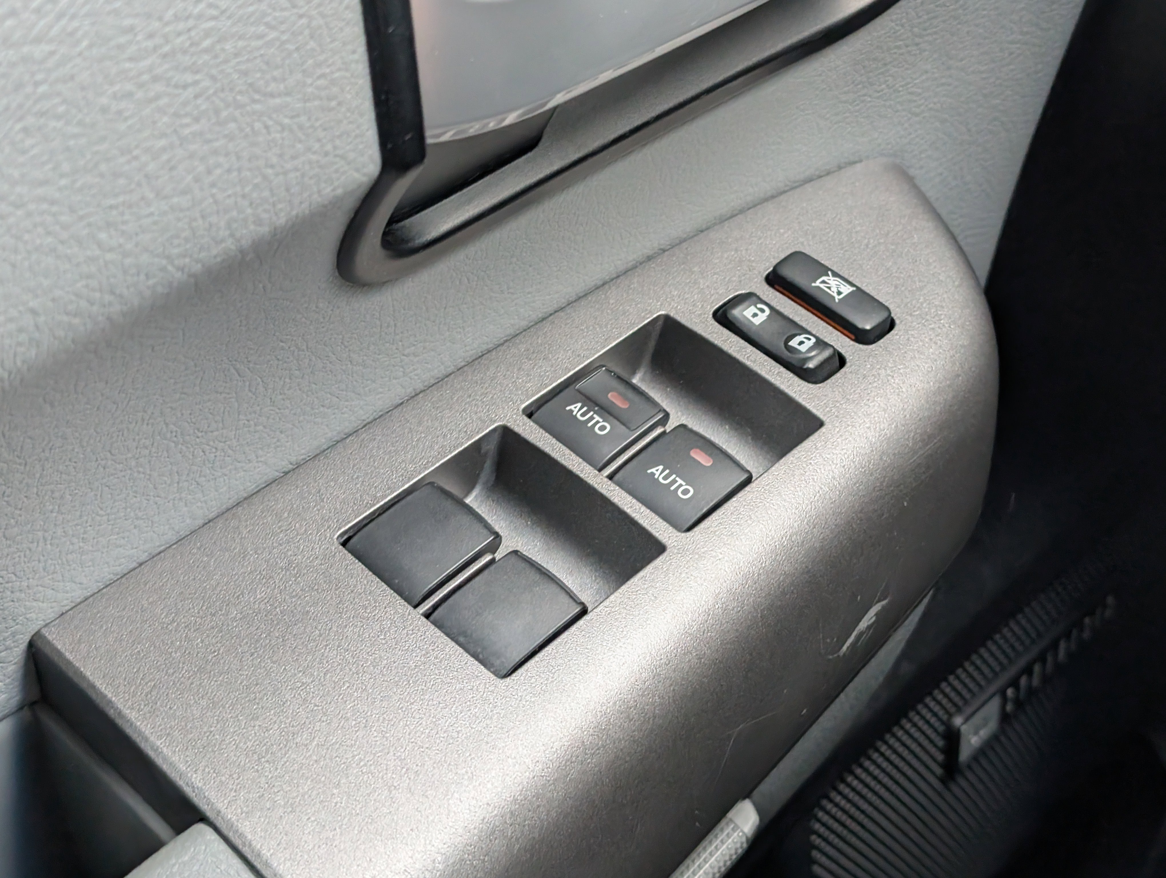 Used 2014 Toyota Sequoia Limited image 23