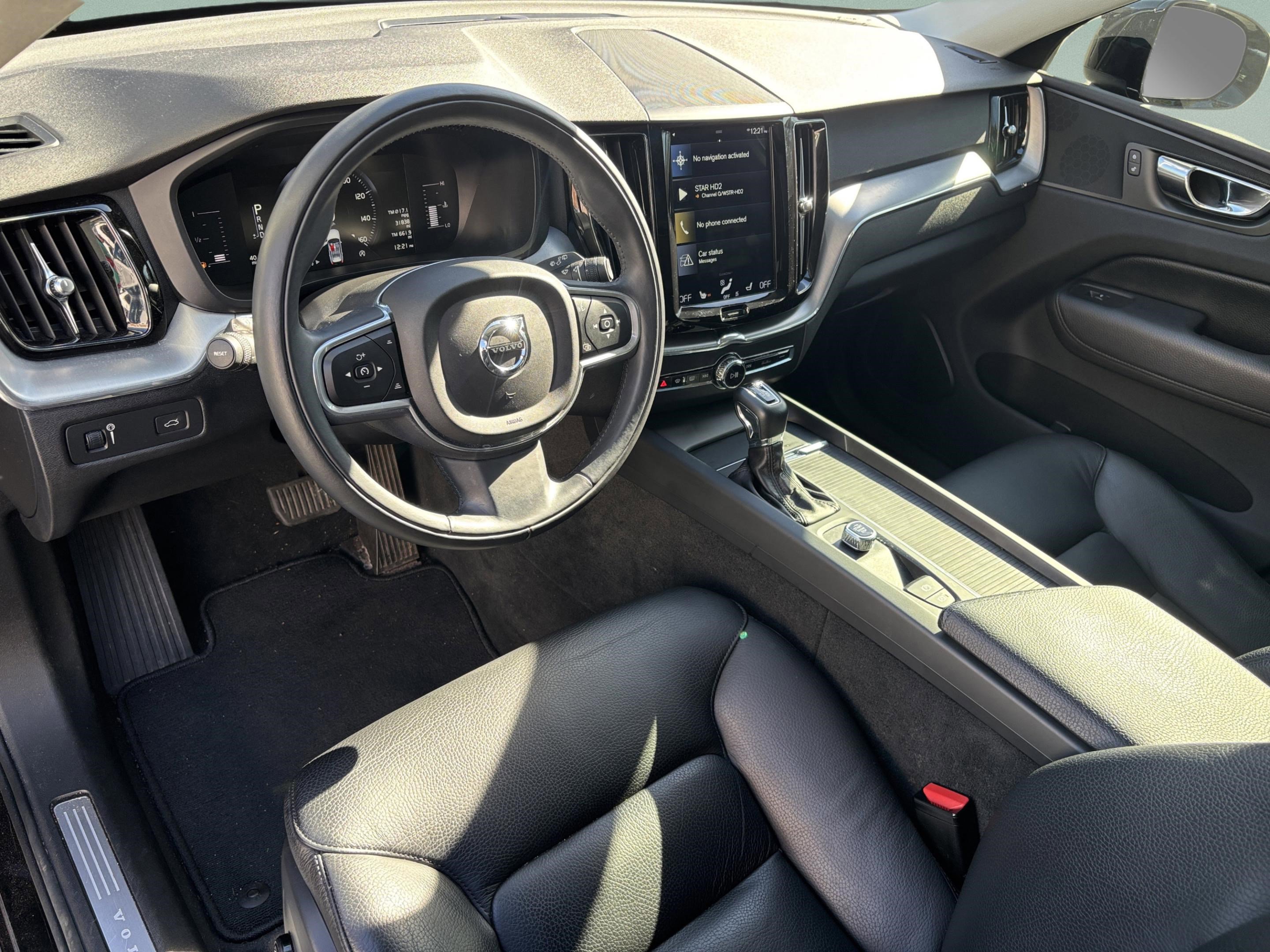 Used 2018 Volvo XC60 T5 Momentum w/ Protection Package Premier image 17