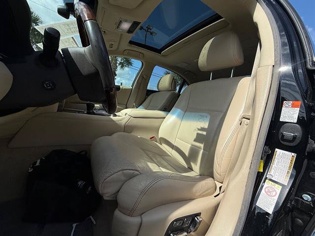 Used 2017 Lexus LS 460 w/ Comfort Package RWD image 8