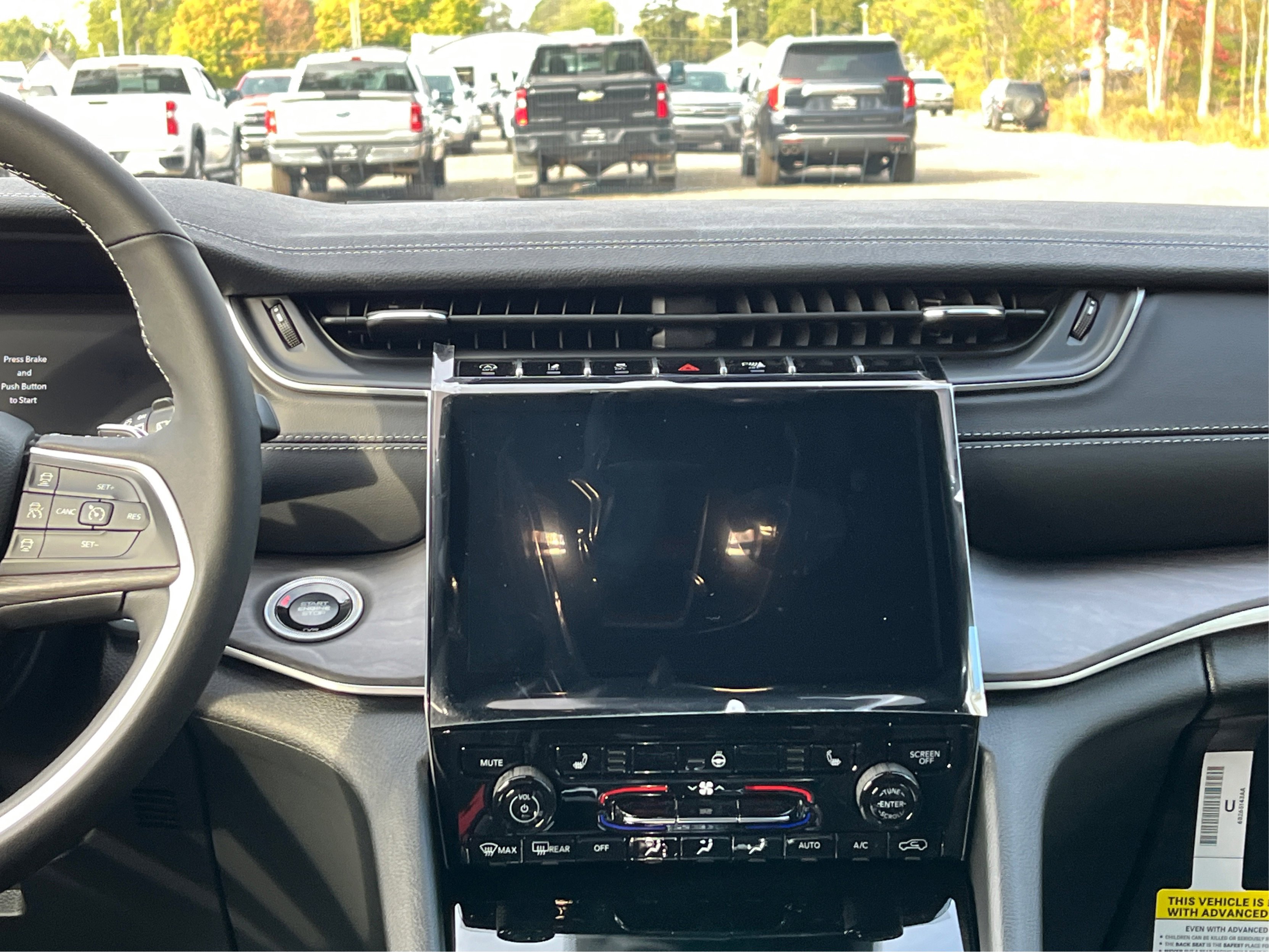 New 2025 Jeep Grand Cherokee Limited w/ Black Appearance Package image 17