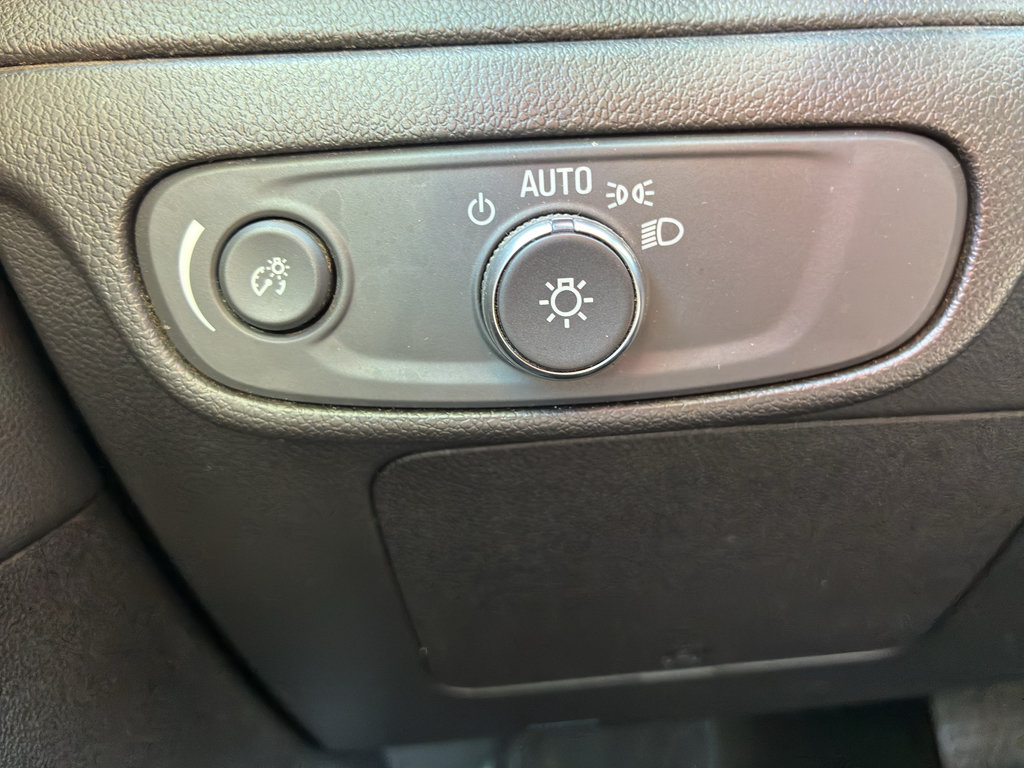 Used 2023 Chevrolet Bolt LT FWD image 24