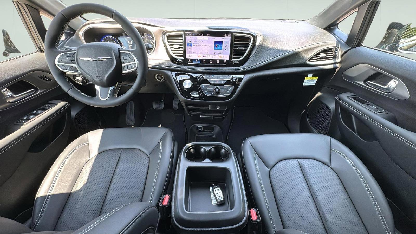 New 2026 Chrysler Pacifica Select image 2