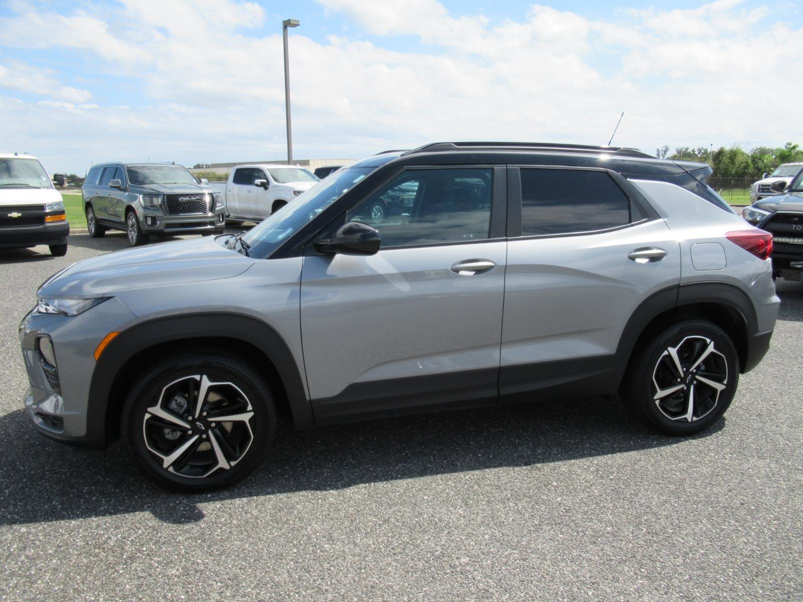 Used 2023 Chevrolet TrailBlazer RS w/ Sun and Liftgate Package AWD/4WD image 4