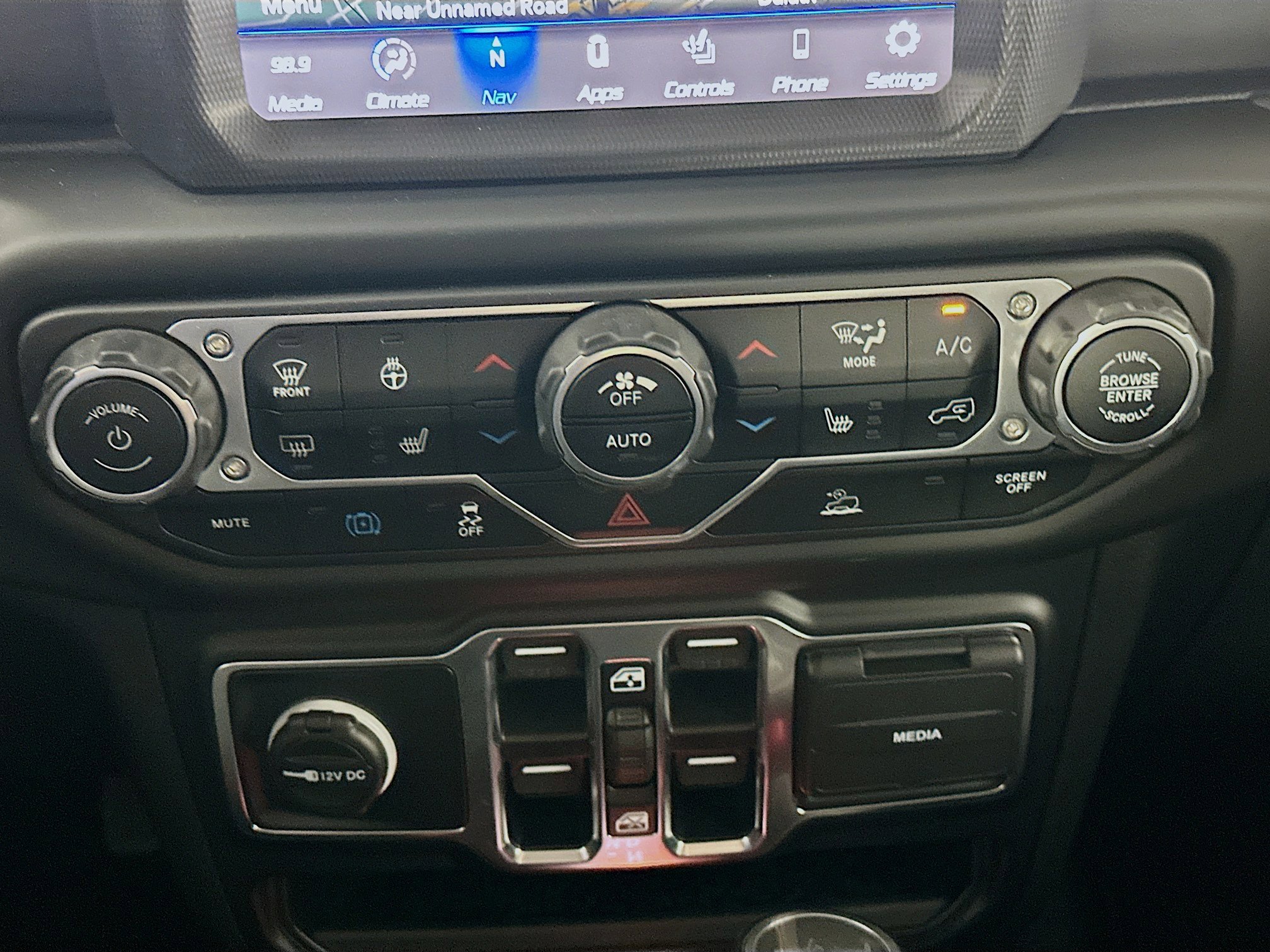Used 2023 Jeep Wrangler Sahara w/ Cold Weather Group image 23
