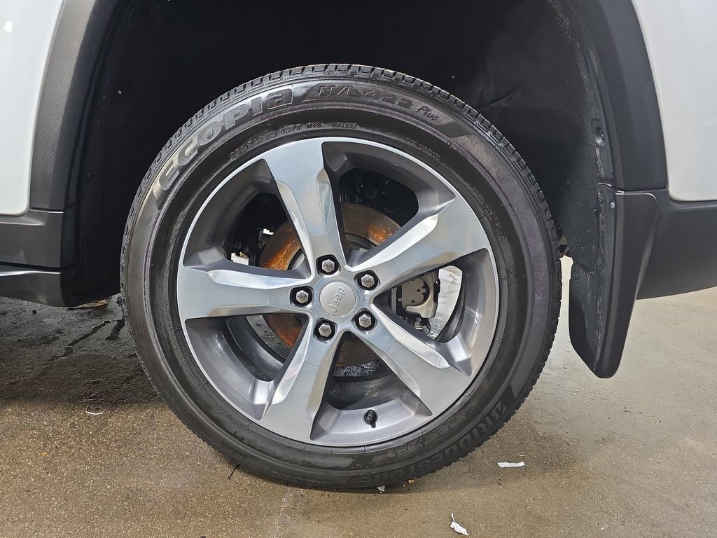 Used 2025 Jeep Grand Cherokee Limited w/ Luxury Tech Group II image 36