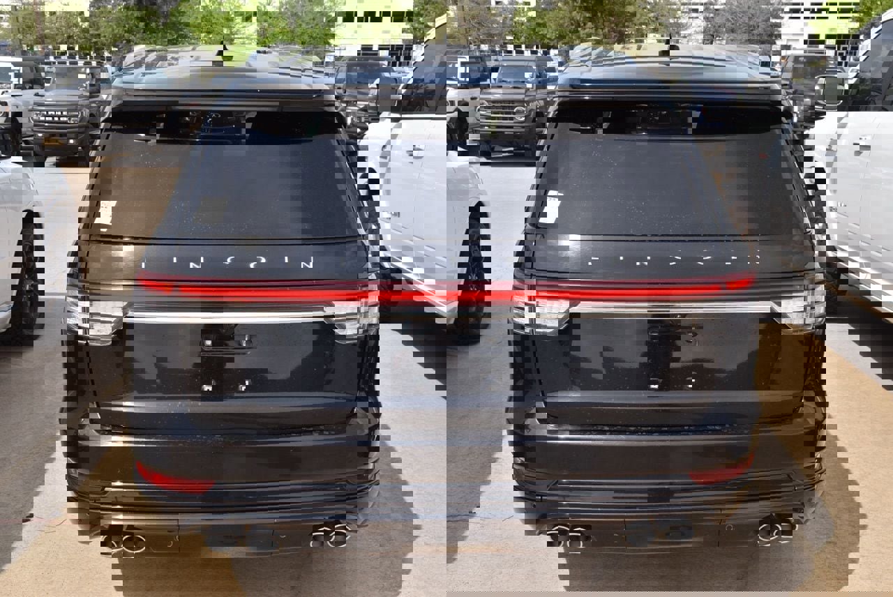 Used 2022 Lincoln Aviator Reserve w/ Equipment Group 201A image 6