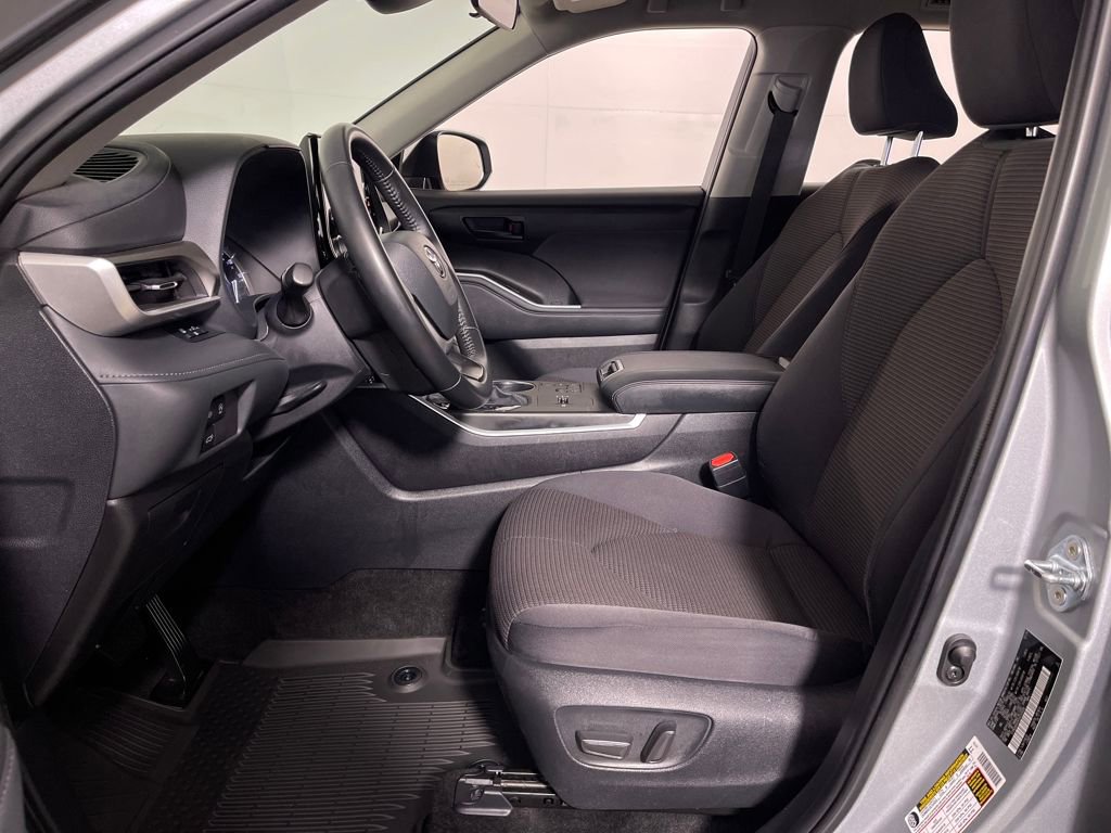 Certified 2025 Toyota Highlander LE image 12
