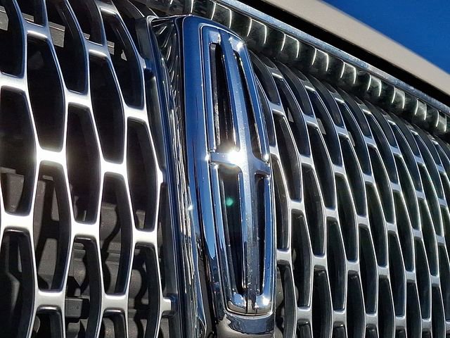 Used 2023 Lincoln Aviator AWD w/ Premium Package image 32