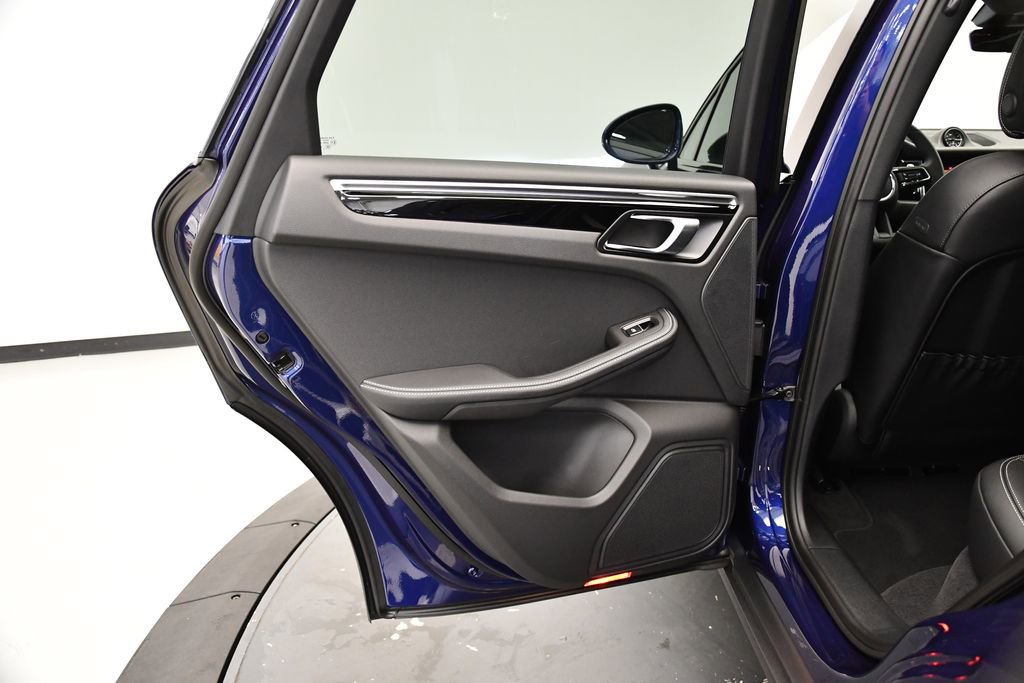 Certified 2025 Porsche Macan image 43