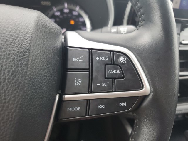 Used 2024 Toyota Highlander XLE AWD/4WD image 23