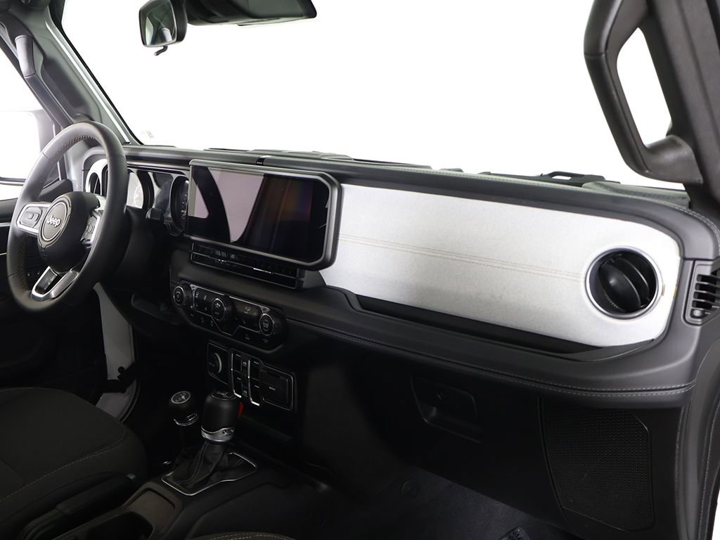 Used 2025 Jeep Wrangler Unlimited Sahara AWD/4WD image 26