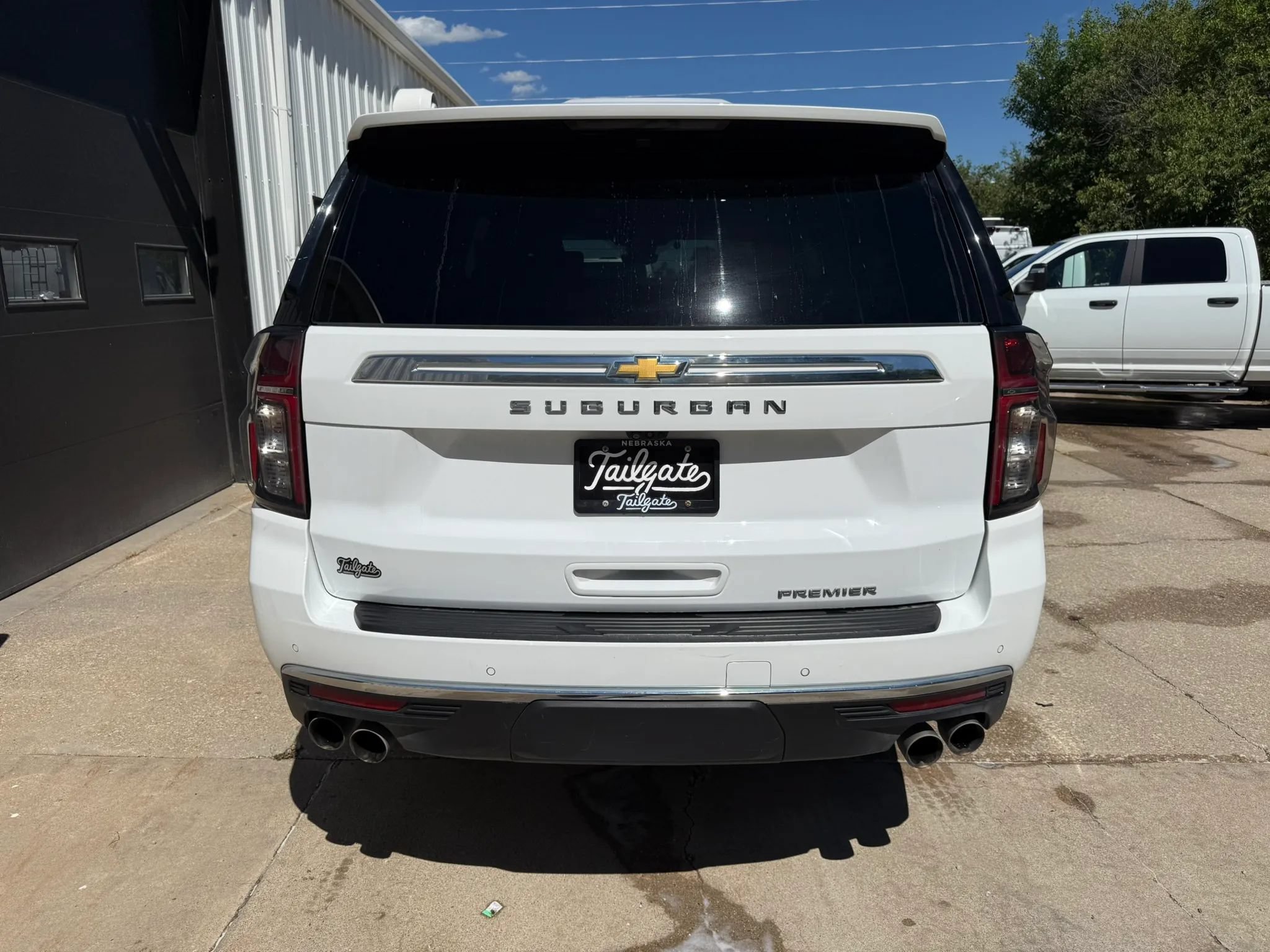 Used 2023 Chevrolet Suburban Premier w/ Premium Package 2 AWD/4WD image 6