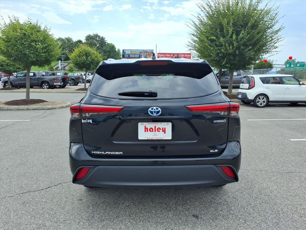 Used 2023 Toyota Highlander Bronze Edition AWD/4WD image 6