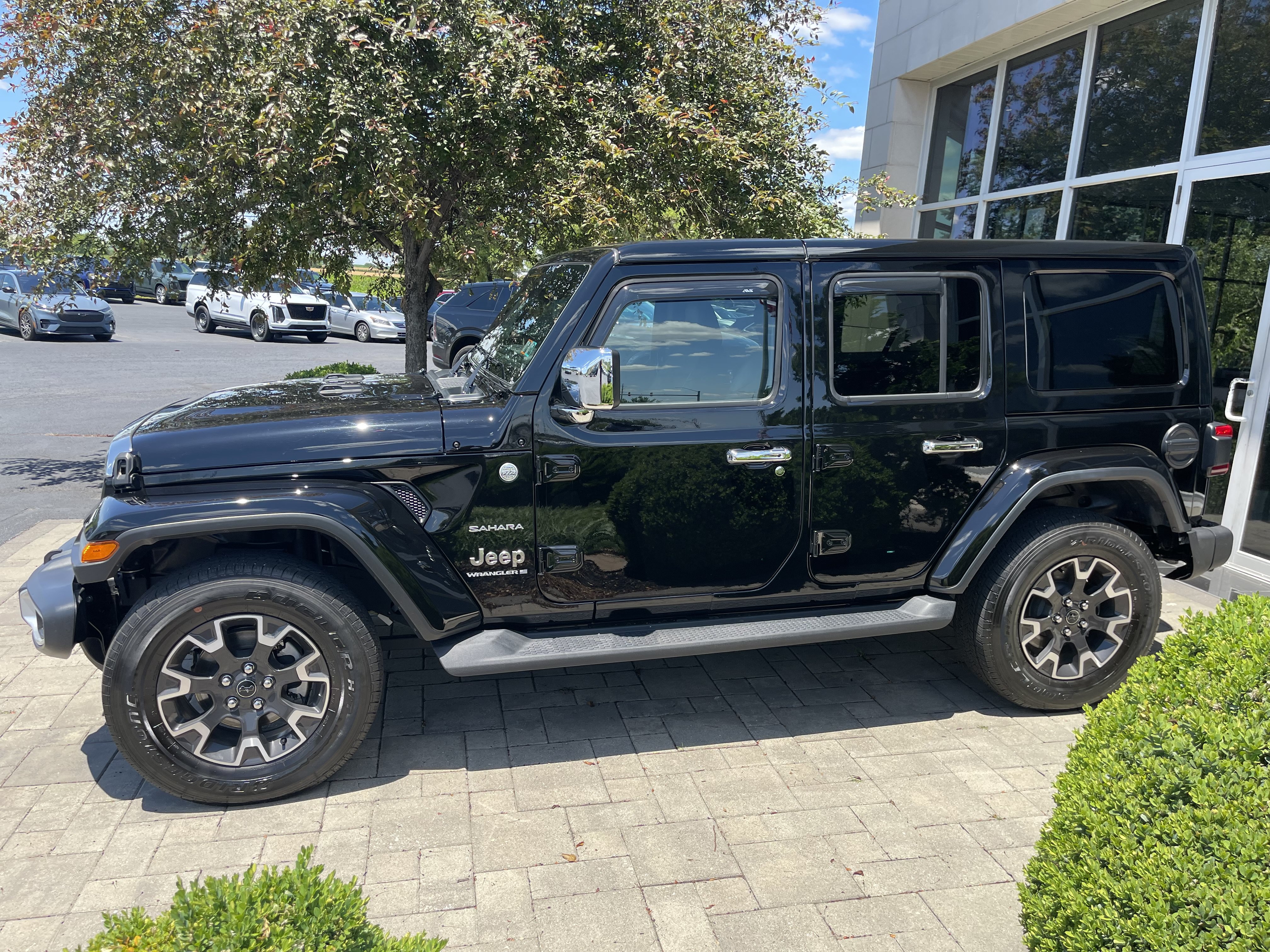 Used 2024 Jeep Wrangler Unlimited Sahara AWD/4WD image 5