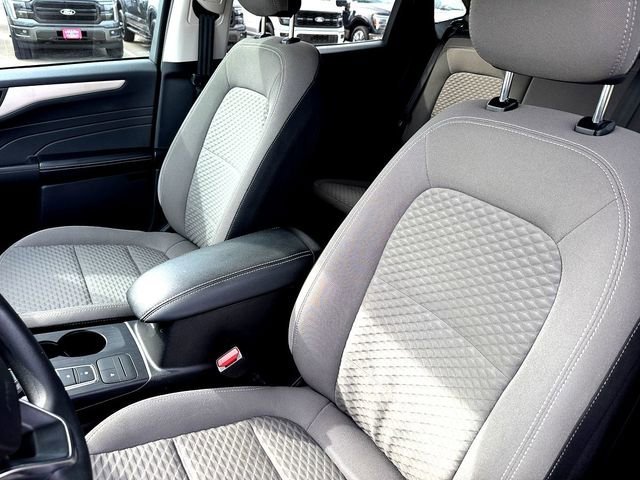 Used 2022 Ford Escape SE w/ SE Sport Appearance Package image 10