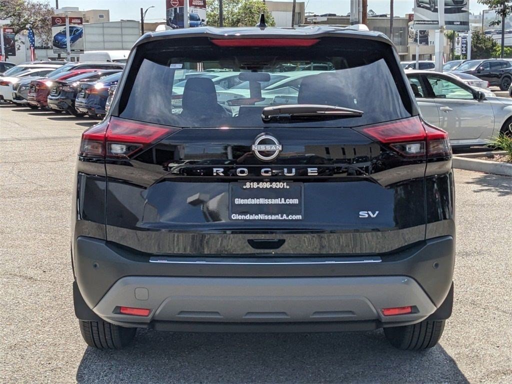 Used 2023 Nissan Rogue SV w/ SV Premium B Package image 4