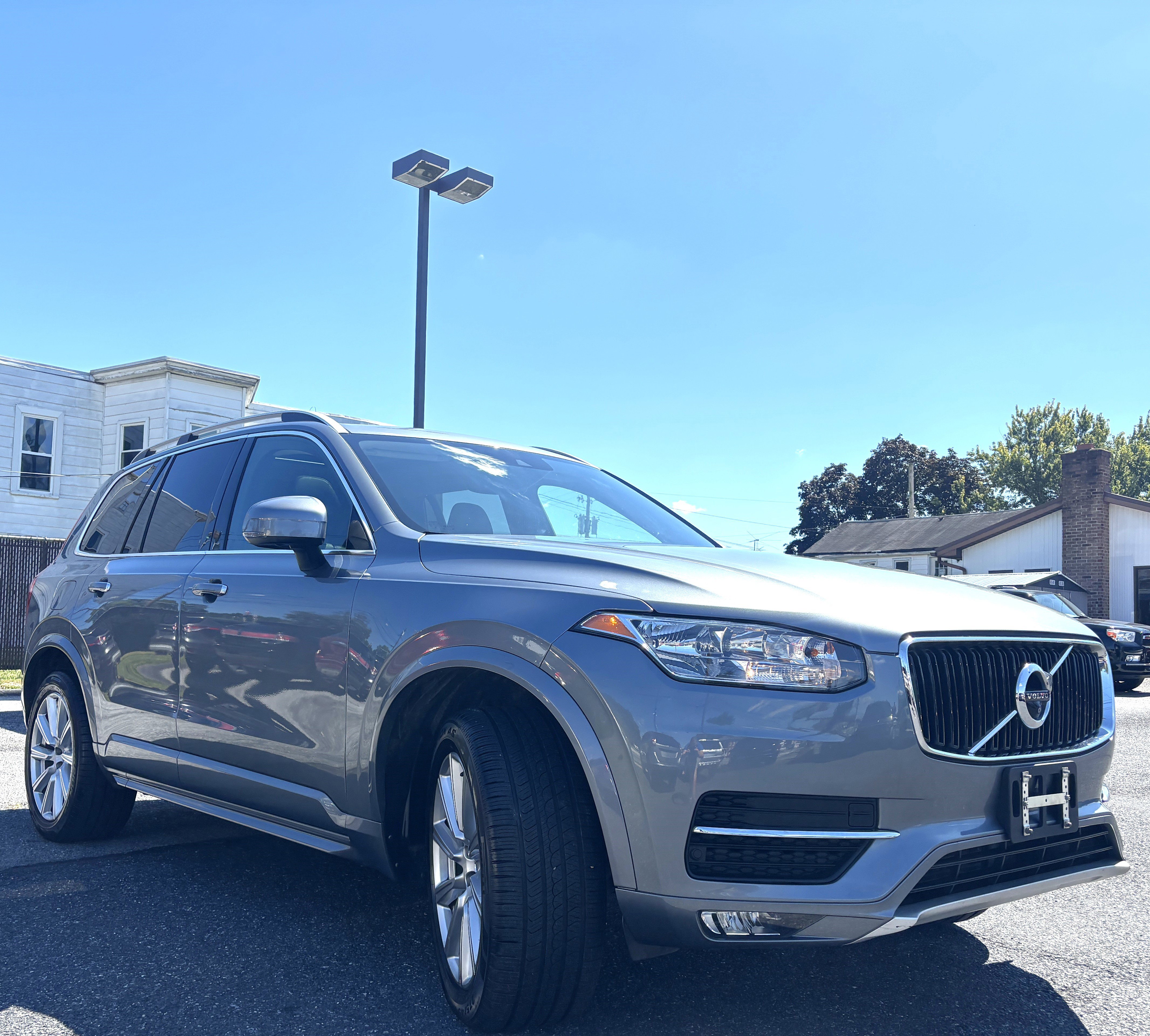 Used 2016 Volvo XC90 T6 Momentum image 3