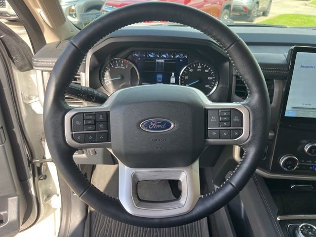 Used 2022 Ford Expedition XLT image 16