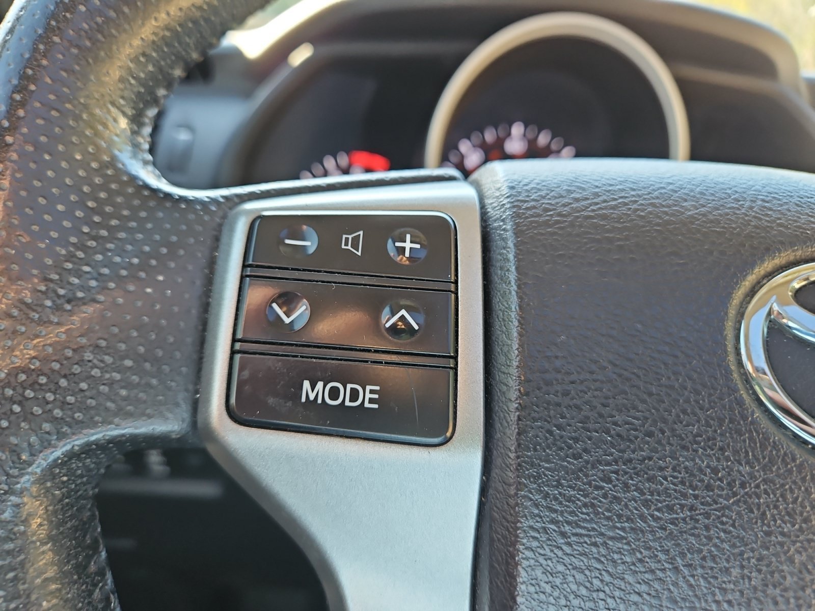 Used 2013 Toyota 4Runner Limited AWD/4WD image 26