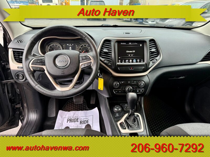 Used 2014 Jeep Cherokee Latitude AWD/4WD image 9