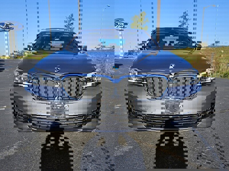 Used 2022 BMW 530i xDrive w/ Convenience Package image 2