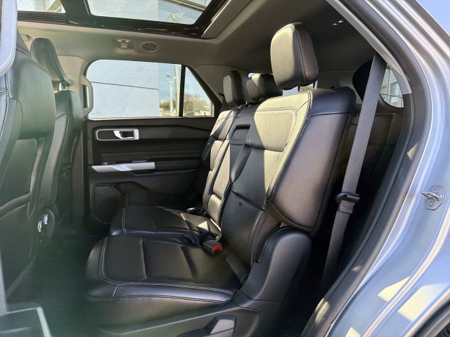 Used 2021 Ford Explorer XLT w/ Equipment Group 202A AWD/4WD image 23
