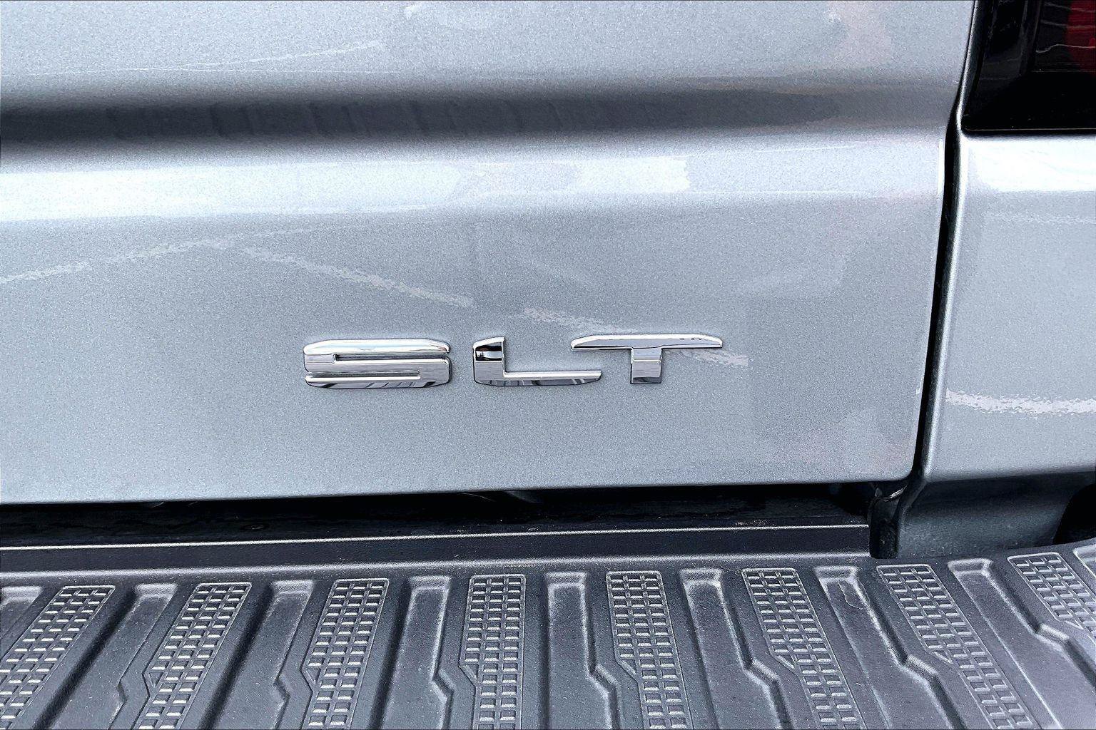 Used 2024 GMC Sierra 1500 SLT w/ SLT Convenience Package AWD/4WD image 9