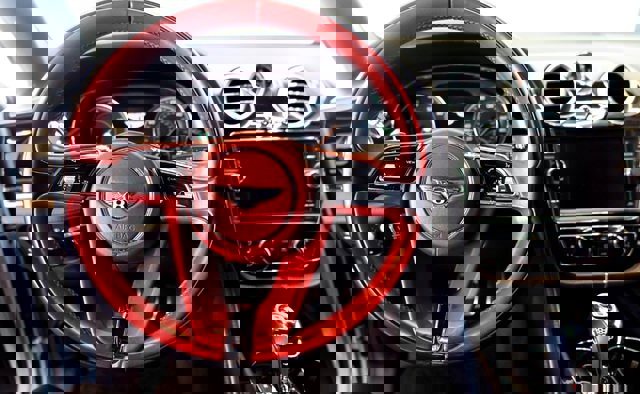 Used 2018 Bentley Bentayga image 12