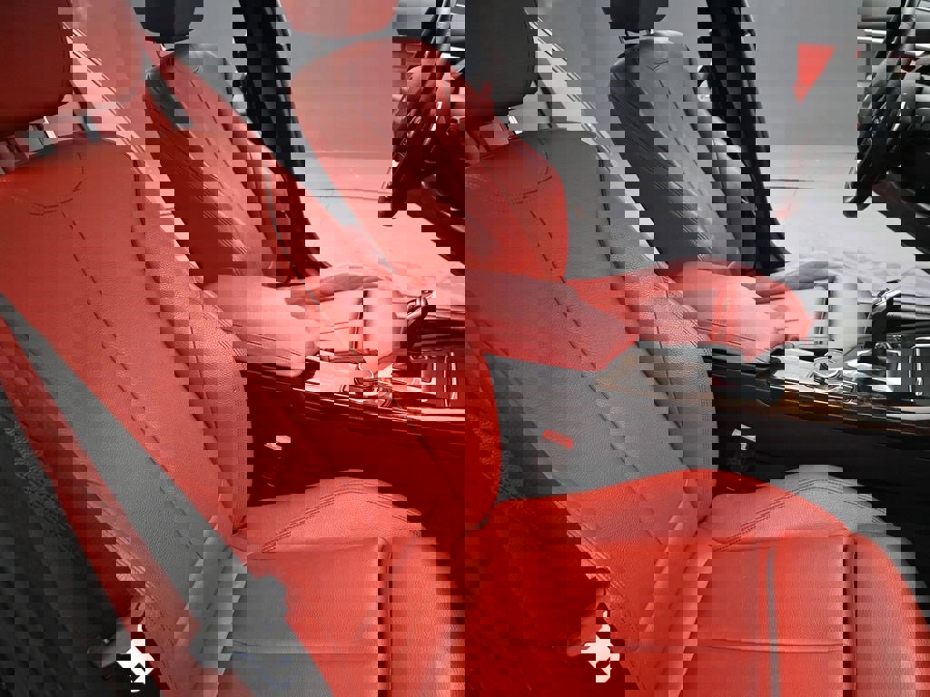 Used 2018 BMW 330i xDrive Sedan w/ Convenience Package image 19