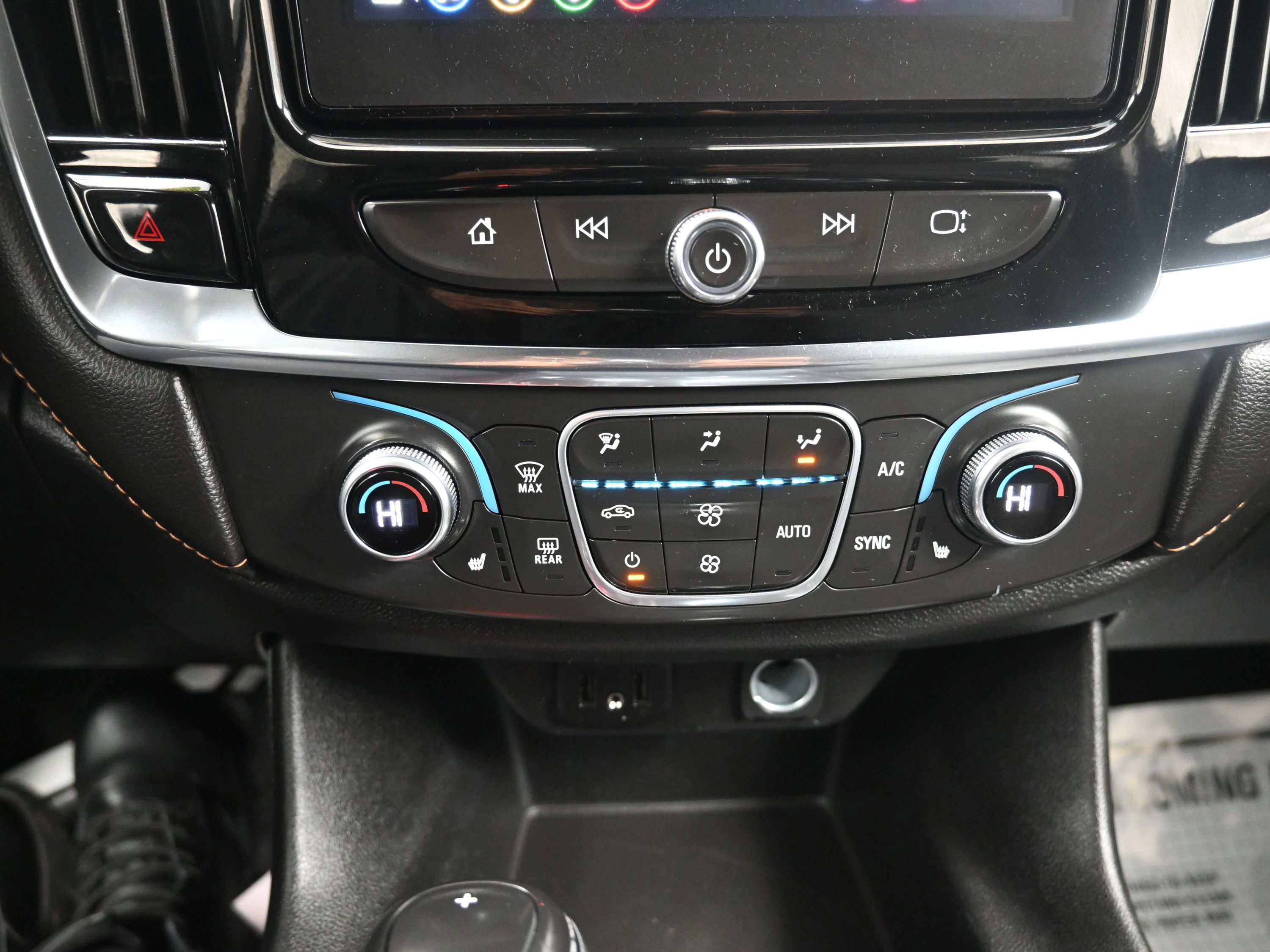 Used 2020 Chevrolet Traverse LT w/ LPO, Black Accent Package image 41