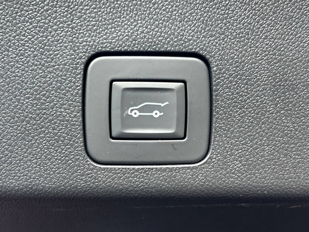 Used 2021 Buick Encore GX Essence w/ Advanced Technology Package FWD image 19