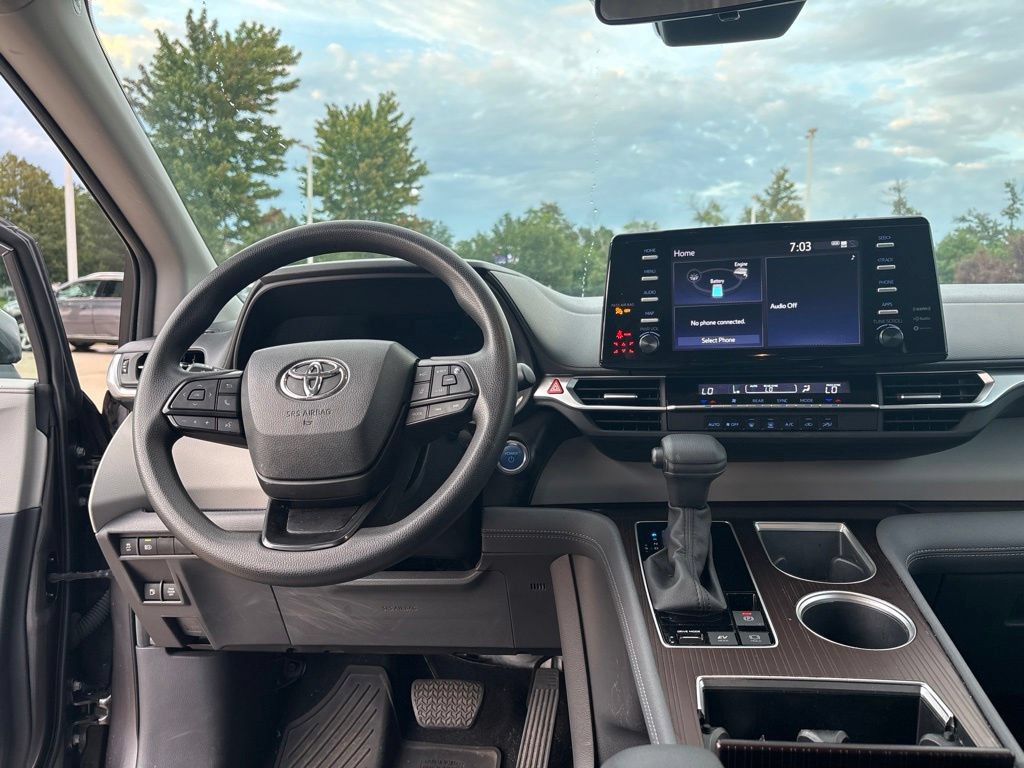 Used 2023 Toyota Sienna LE FWD image 23