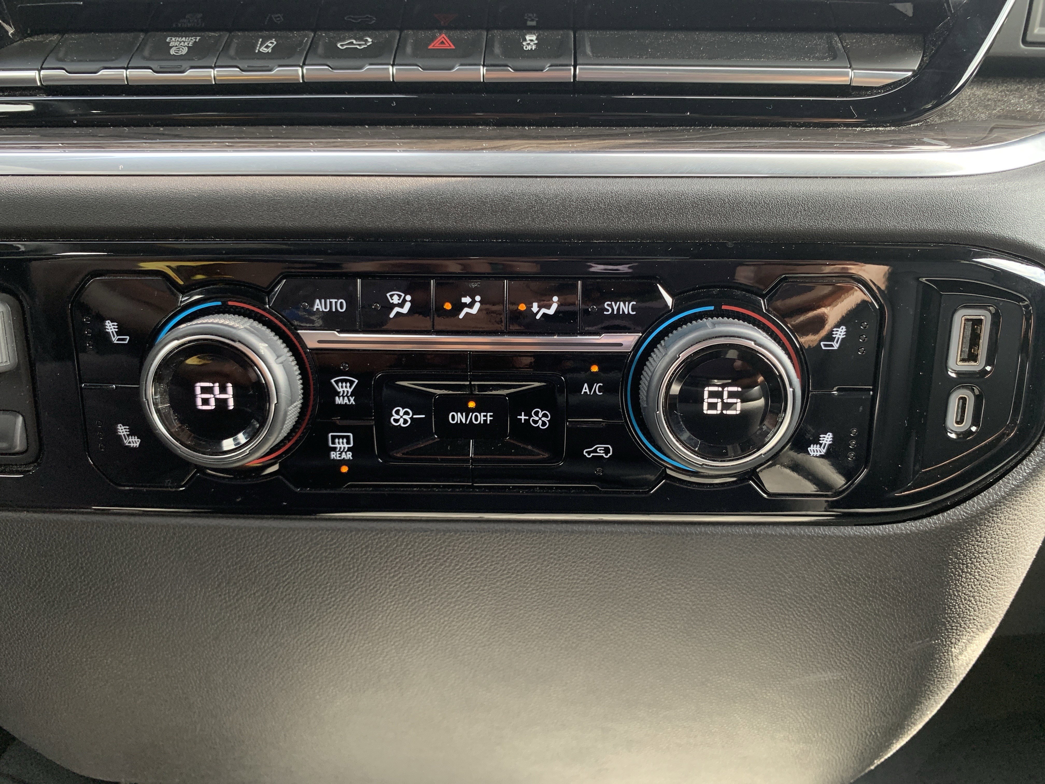 Used 2024 Chevrolet Silverado 2500 LTZ image 29