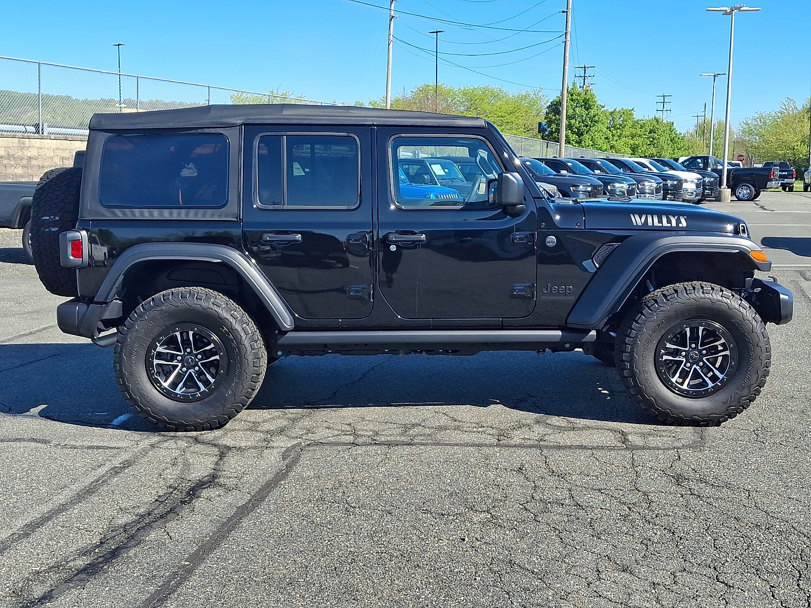 Used 2025 Jeep Wrangler Unlimited Sport AWD/4WD image 7