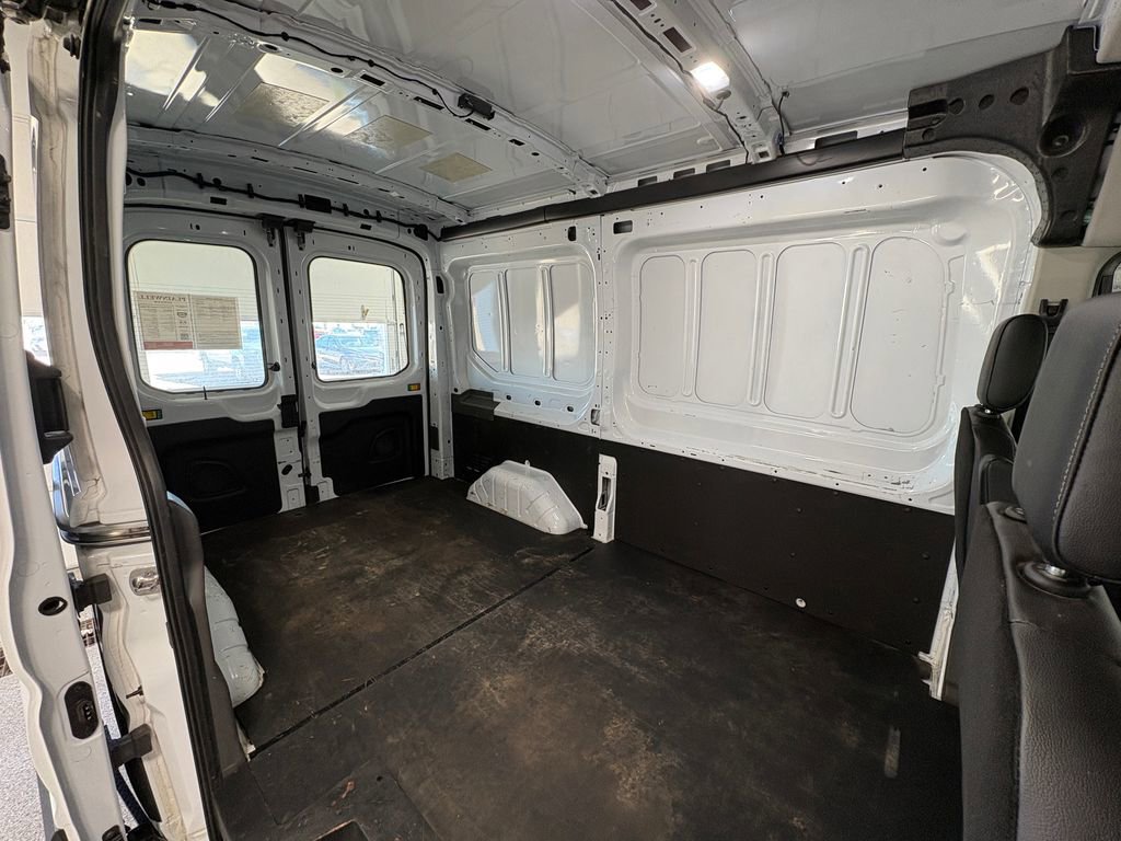 Used 2023 Ford E-Transit Medium Roof image 23