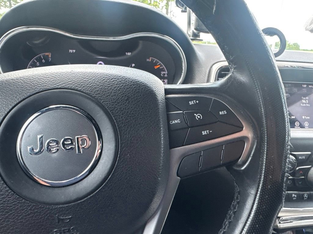 Used 2019 Jeep Grand Cherokee Laredo AWD/4WD image 16