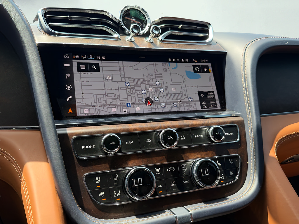 Used 2023 Bentley Bentayga AWD/4WD image 78