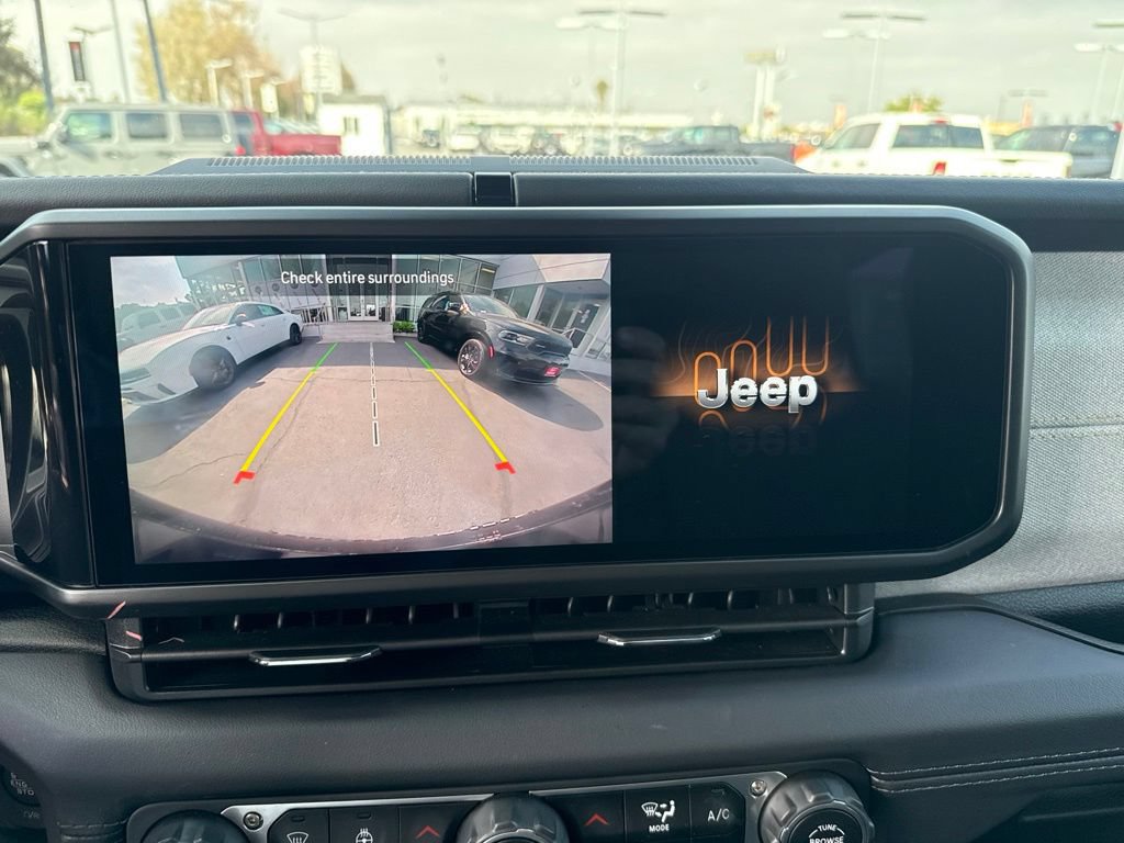 Certified 2025 Jeep Wrangler Unlimited Sahara w/ Safety Group AWD/4WD image 21