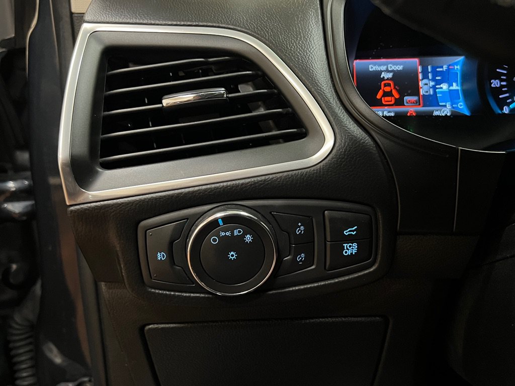 Used 2022 Ford Edge Titanium AWD/4WD image 24
