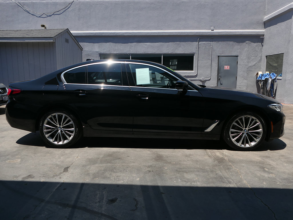 Used 2023 BMW 530i w/ Convenience Package RWD image 2