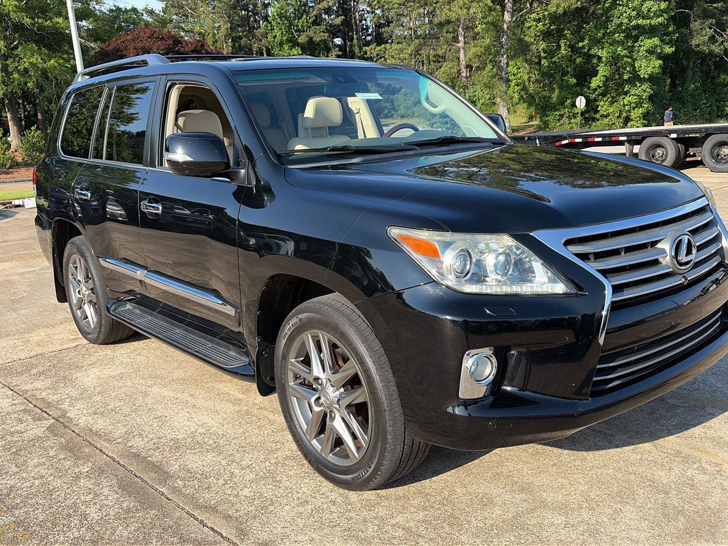 Used 2013 Lexus LX 570 4WD w/ Luxury Pkg image 1