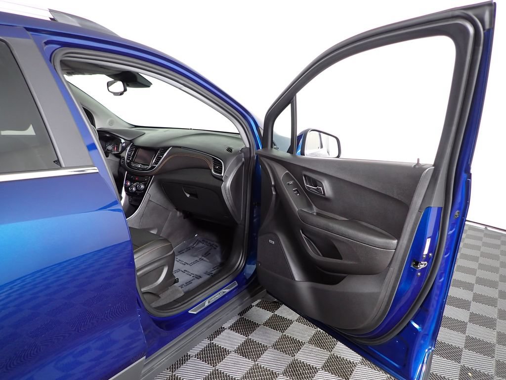 Used 2020 Chevrolet Trax Premier w/ LPO, Protection Package FWD image 39