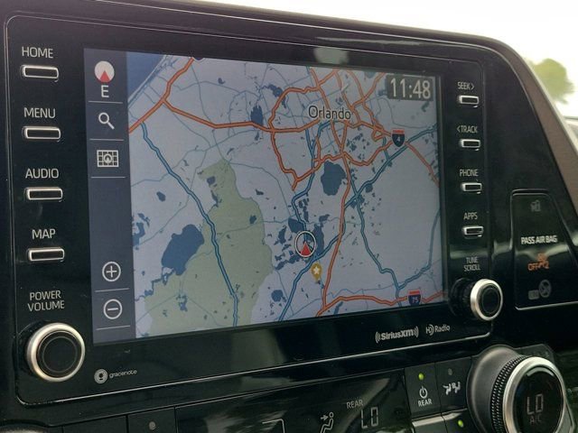 Used 2022 Toyota Highlander XLE image 28